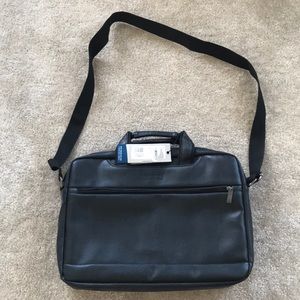 Kenneth Cole Laptop/Tablet Case NWT
